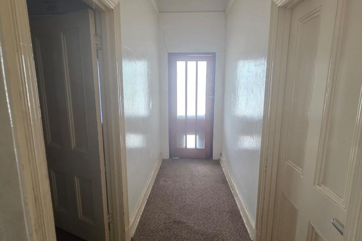 Large German style Four-bedroom house for sale in Usakos. - Photo 4