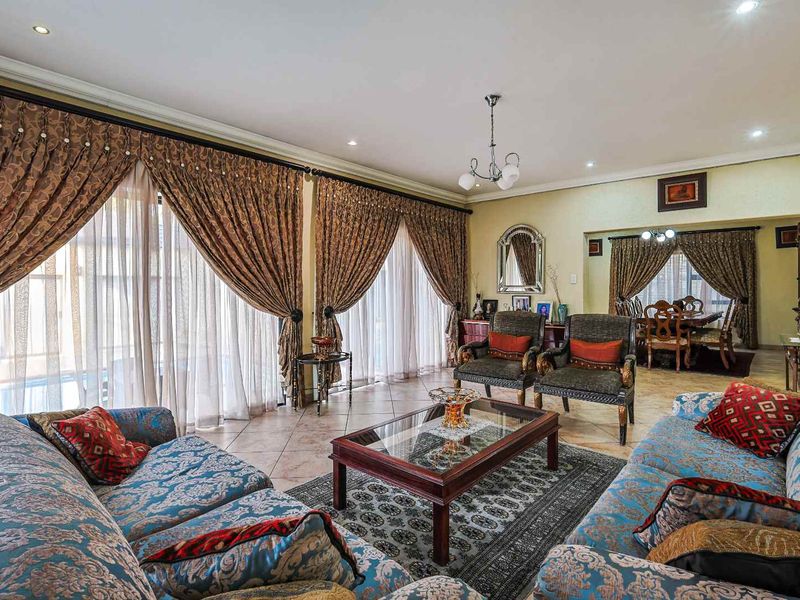 Elevated living in Waterkloof Ridge - Photo 6