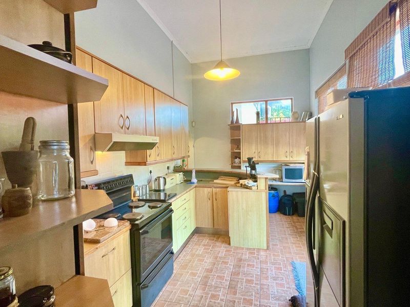 Modern Family Haven - Photo 6