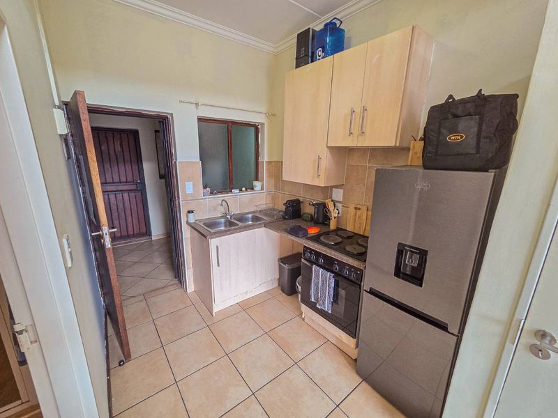 Rare Top-Floor Loft | For Sale | Hillcrest, Pretoria | Sole Mandate - Photo 2