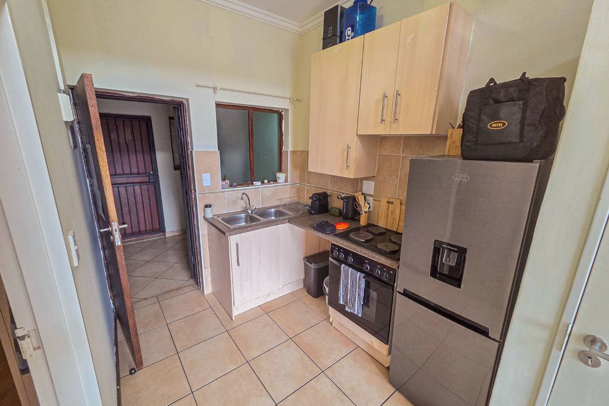 Rare Top-Floor Loft | For Sale | Hillcrest, Pretoria | Sole Mandate - Photo 2
