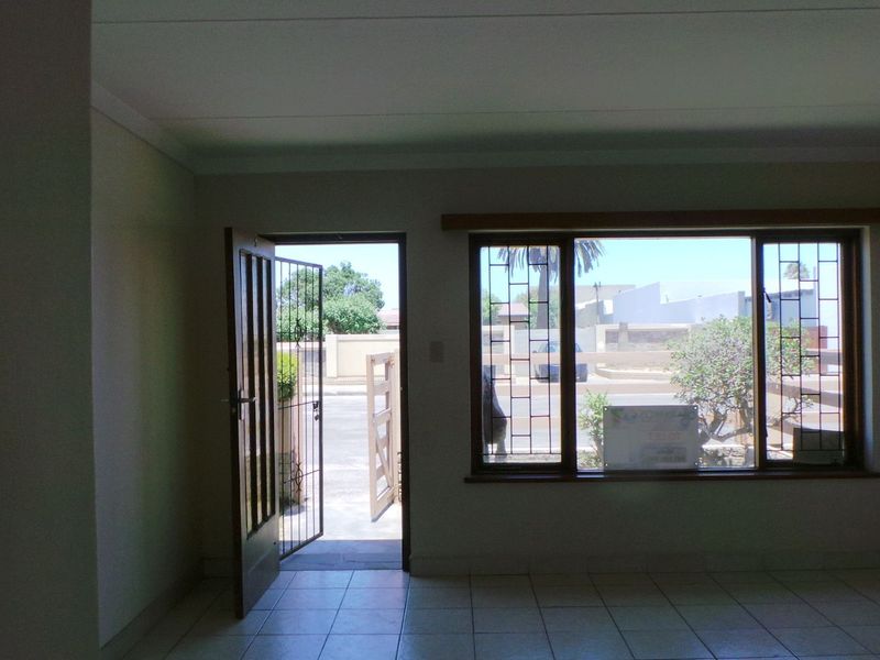 Block of Flats perfect for staff accommodation! - Photo 5