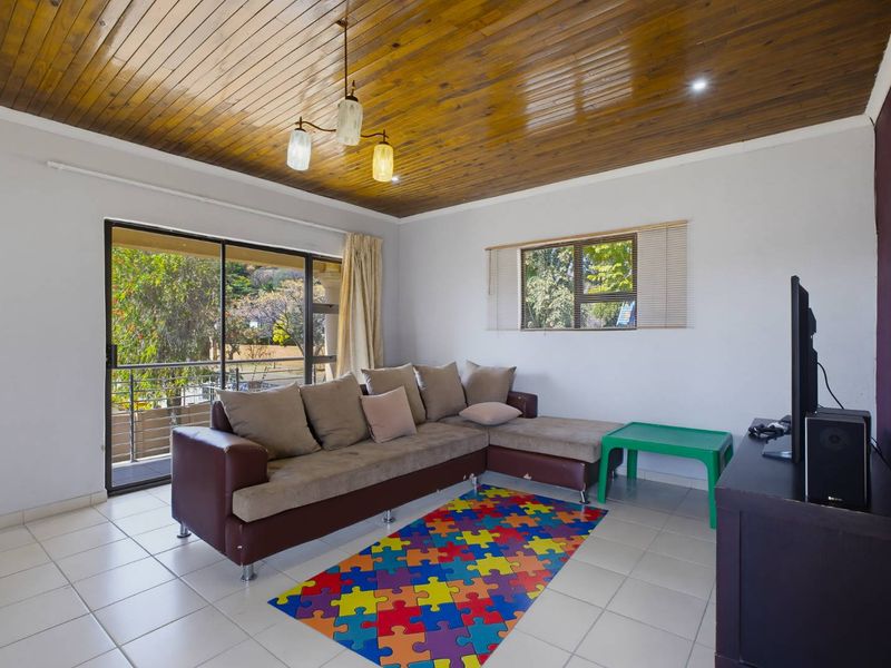 Family Home with Breathtaking Glenvista Views - Photo 10