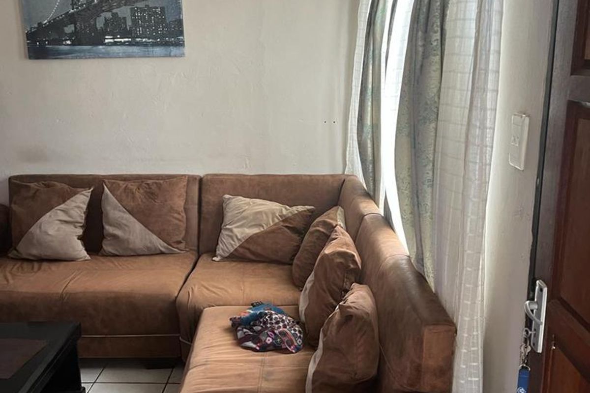2 bedrooms house for sale in Soshanguve VV - Photo 5
