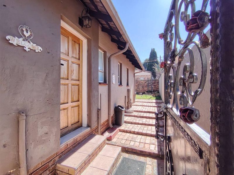 2 Bedroom Townhouse for sale in Kempton Park - Photo 2