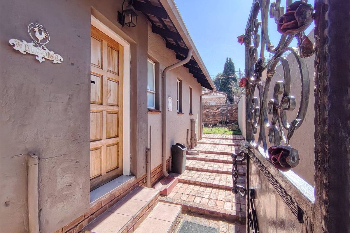 2 Bedroom Townhouse for sale in Kempton Park - Photo 2