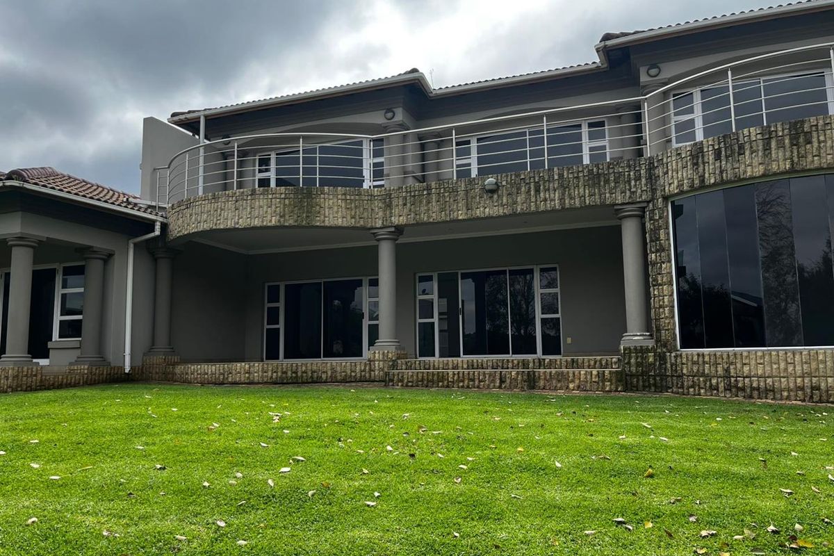 Spacious 4-bedroom family home located in Ebotse Golf Estate - Photo 2