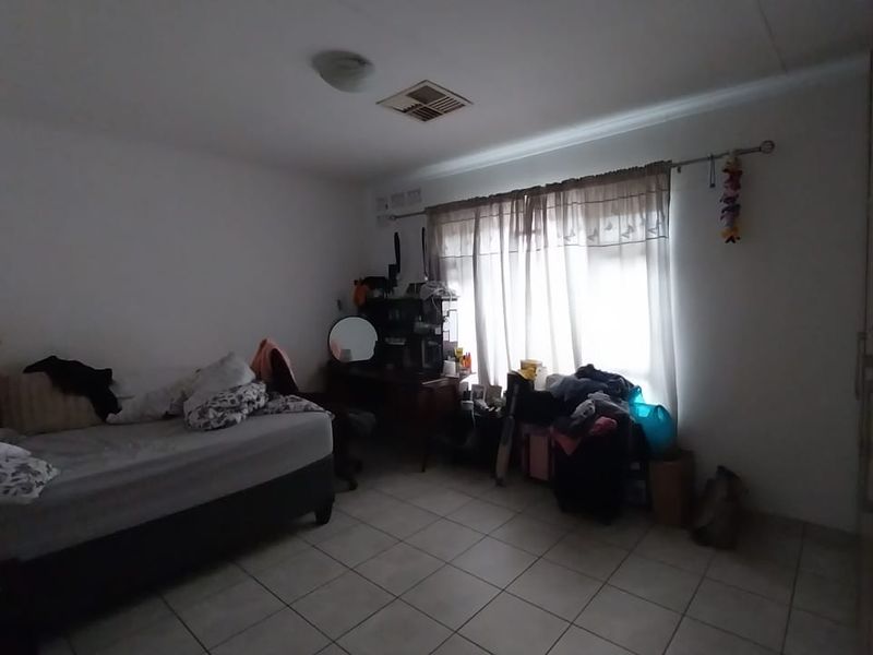 Well-Maintained 3-Bed Unit Close to Amenities & Garage Motors - Photo 7