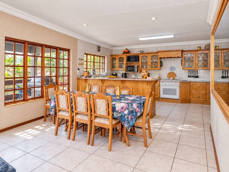 Perfect Guest House with Dam Views - Photo 8