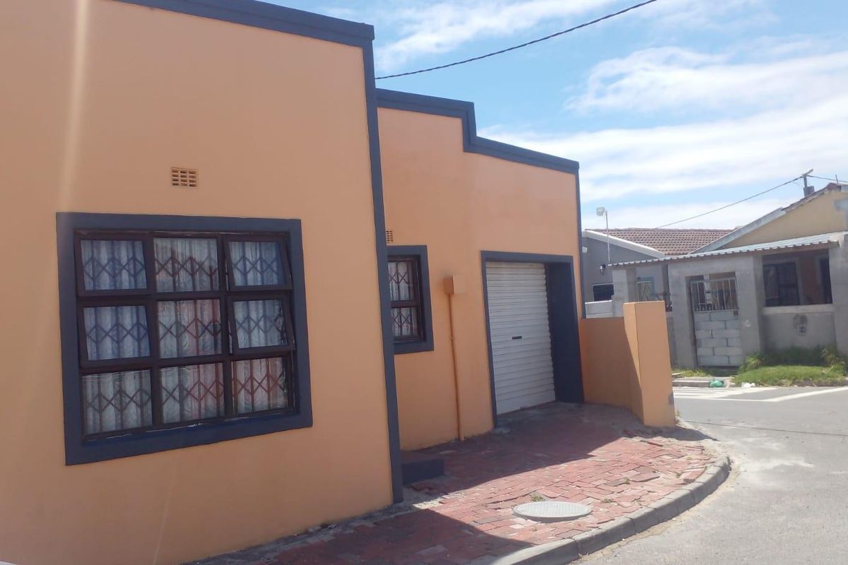 Charming Starter Home in KTC Nyanga for Only R450,000! - Photo 2