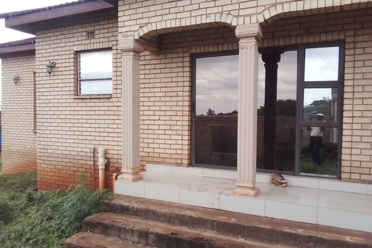 Neat 3-Bedroom Home FOR SALE– Thohoyandou Unit E, Magidi - Photo 2