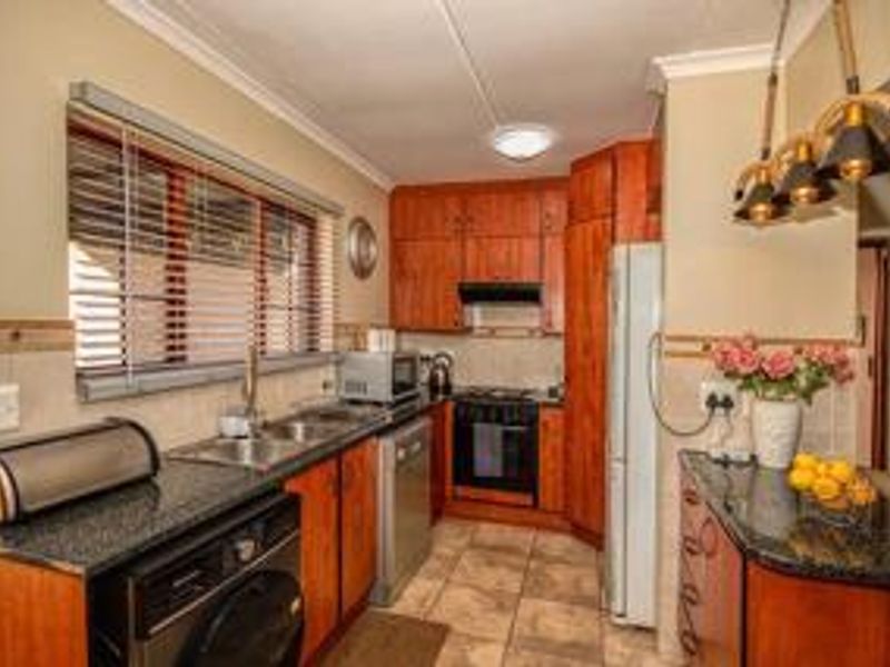 Stunning 3-Bedroom Family Home in Meyersig - Photo 2
