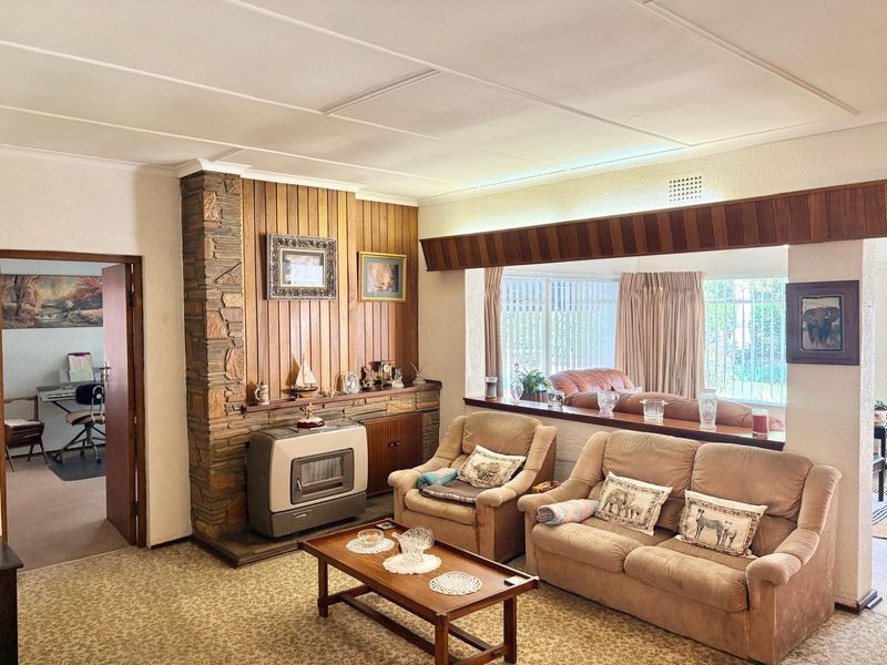 Secure suburban living - Photo 4