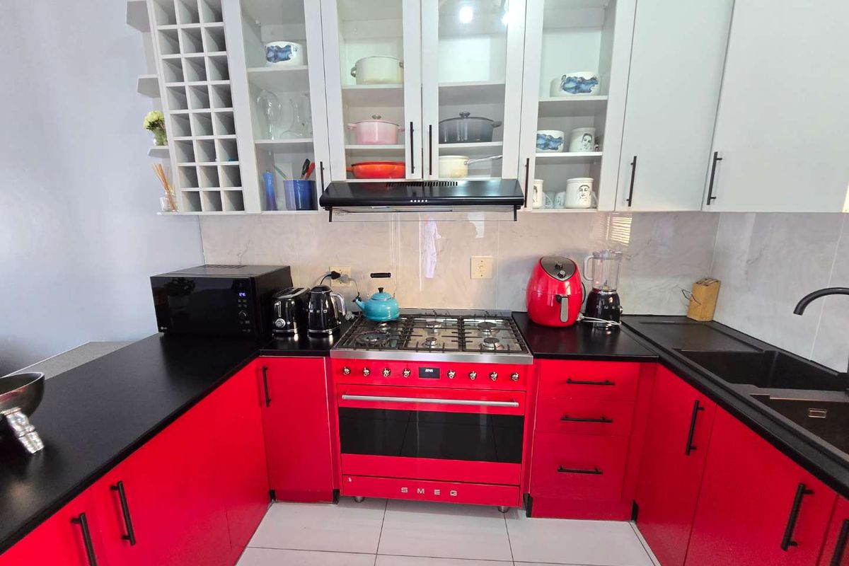 Lock-up-and-Go in the beautiful Brett la Roche - Photo 5