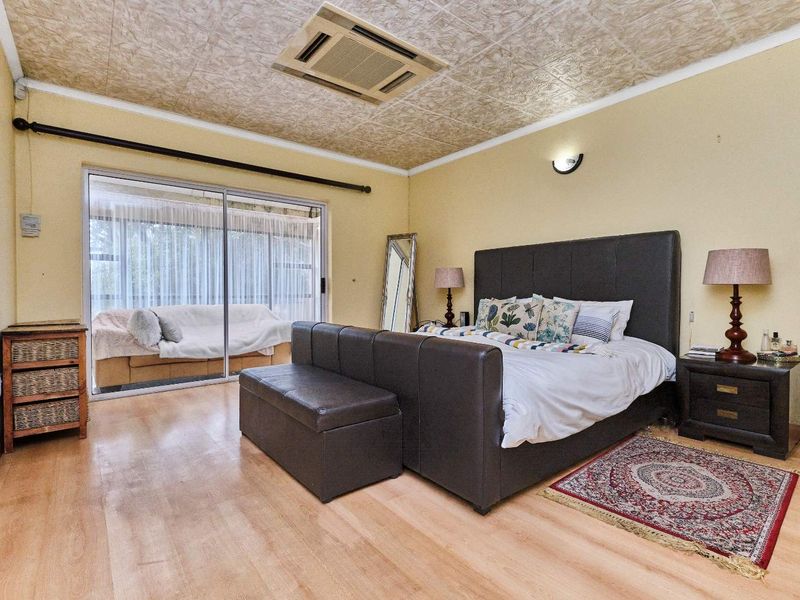 Spacious Family Home with Heart – in Quiet Cul-de-Sac - Photo 9