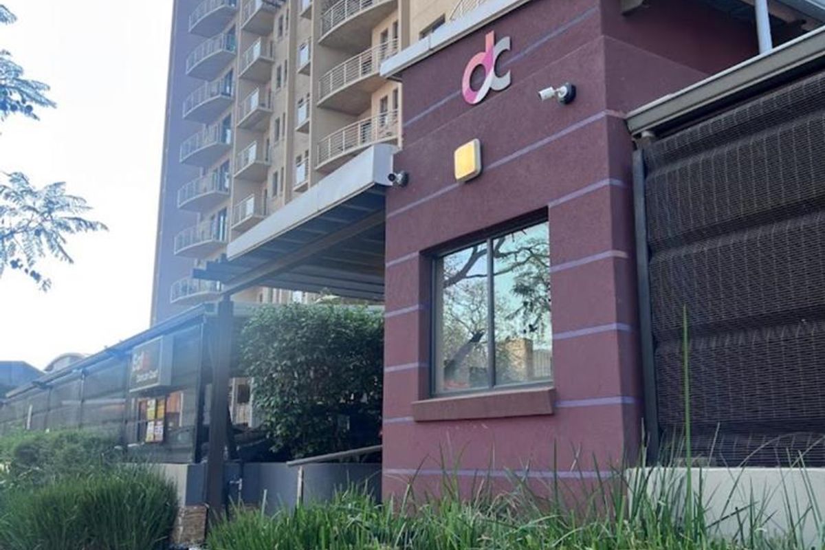 Modern 2 Bedroom in the Heart of Hatfield - Photo 2