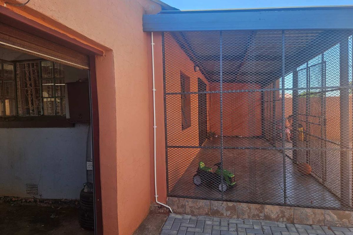 Charming Semi-detached home for sale in Riviera - Photo 2