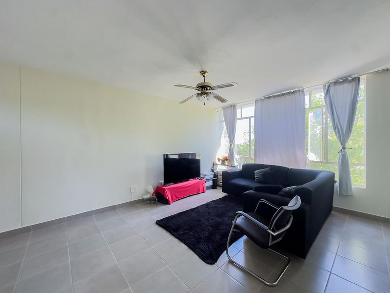 🏡 Fully Renovated 2-Bedroom Duplex in Secure Estate - Photo 3