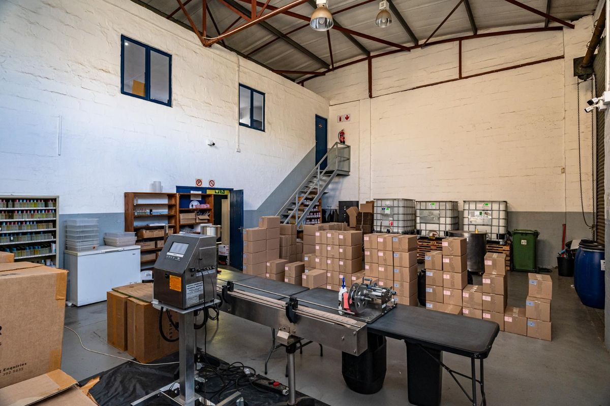 Secure CCTV-Monitored Unit in Prime Industrial Park - Photo 5