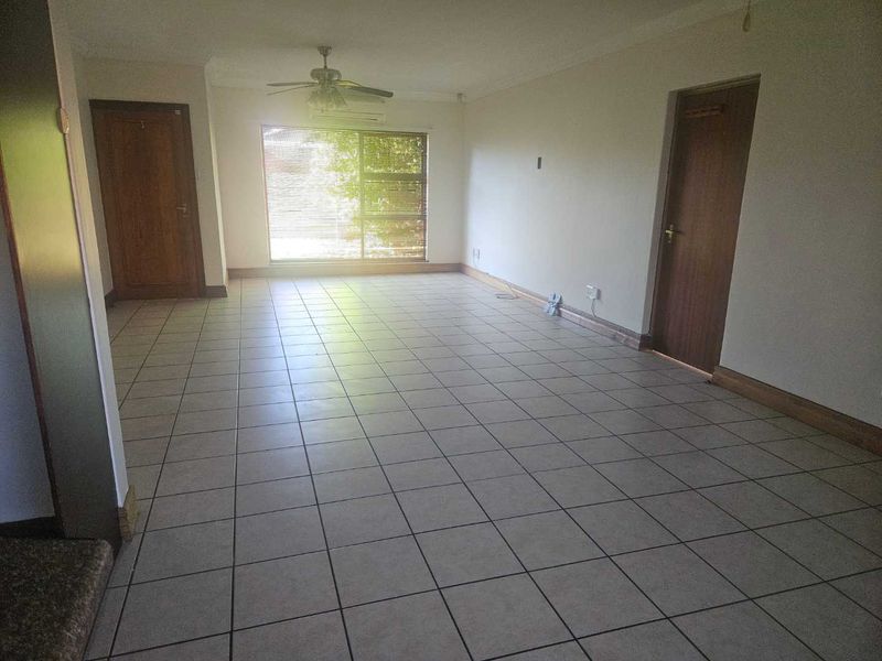 Townhouse in secure complex - Photo 8