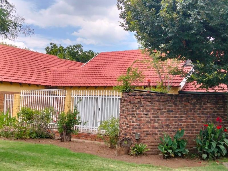 Space and Comfort 4 bedroom for sale with flatlet in Selcourt - Photo 3