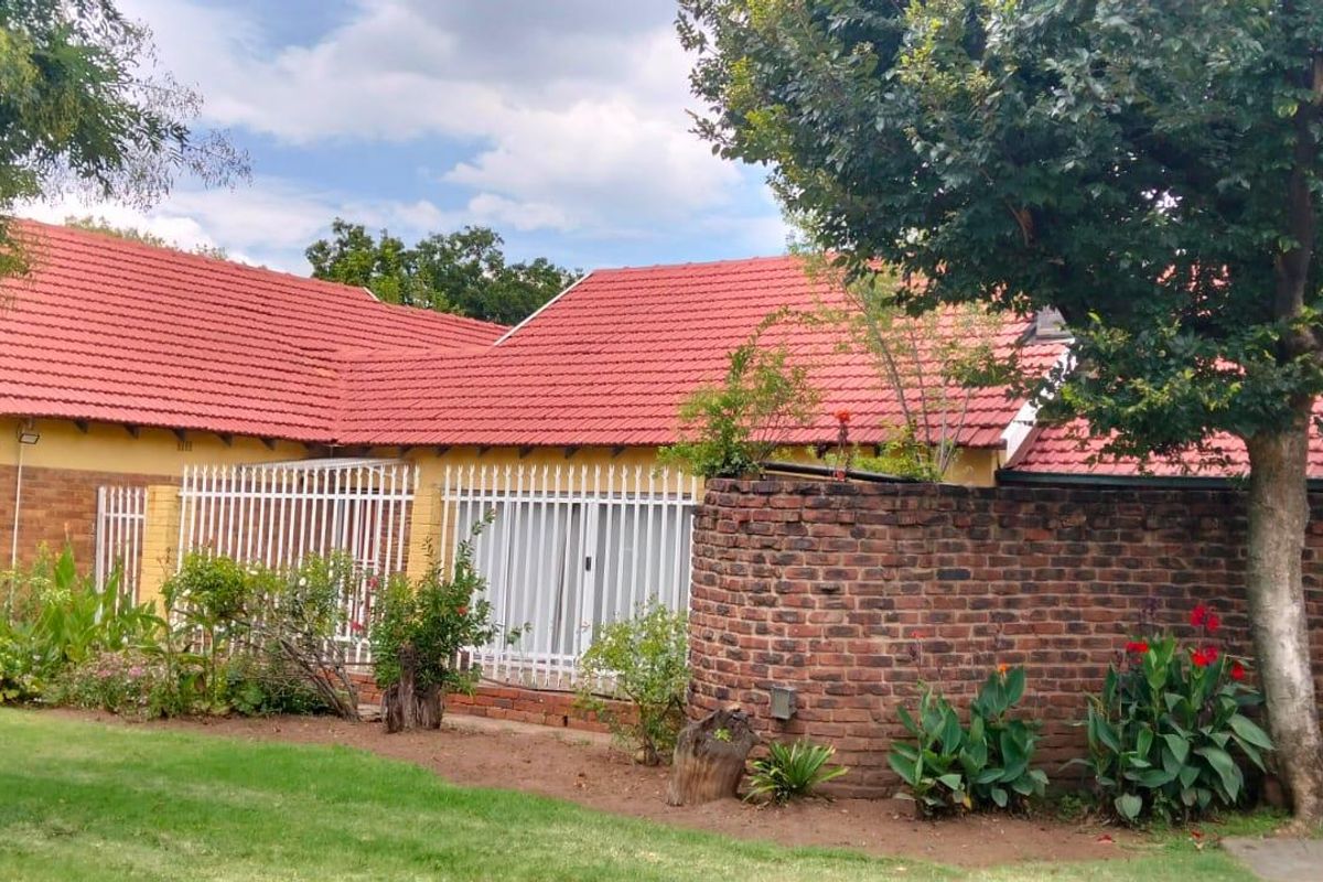 Space and Comfort 4 bedroom for sale with flatlet in Selcourt - Photo 3