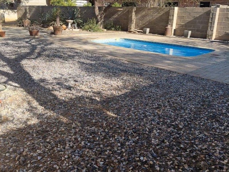 Neat Family Home - Photo 3