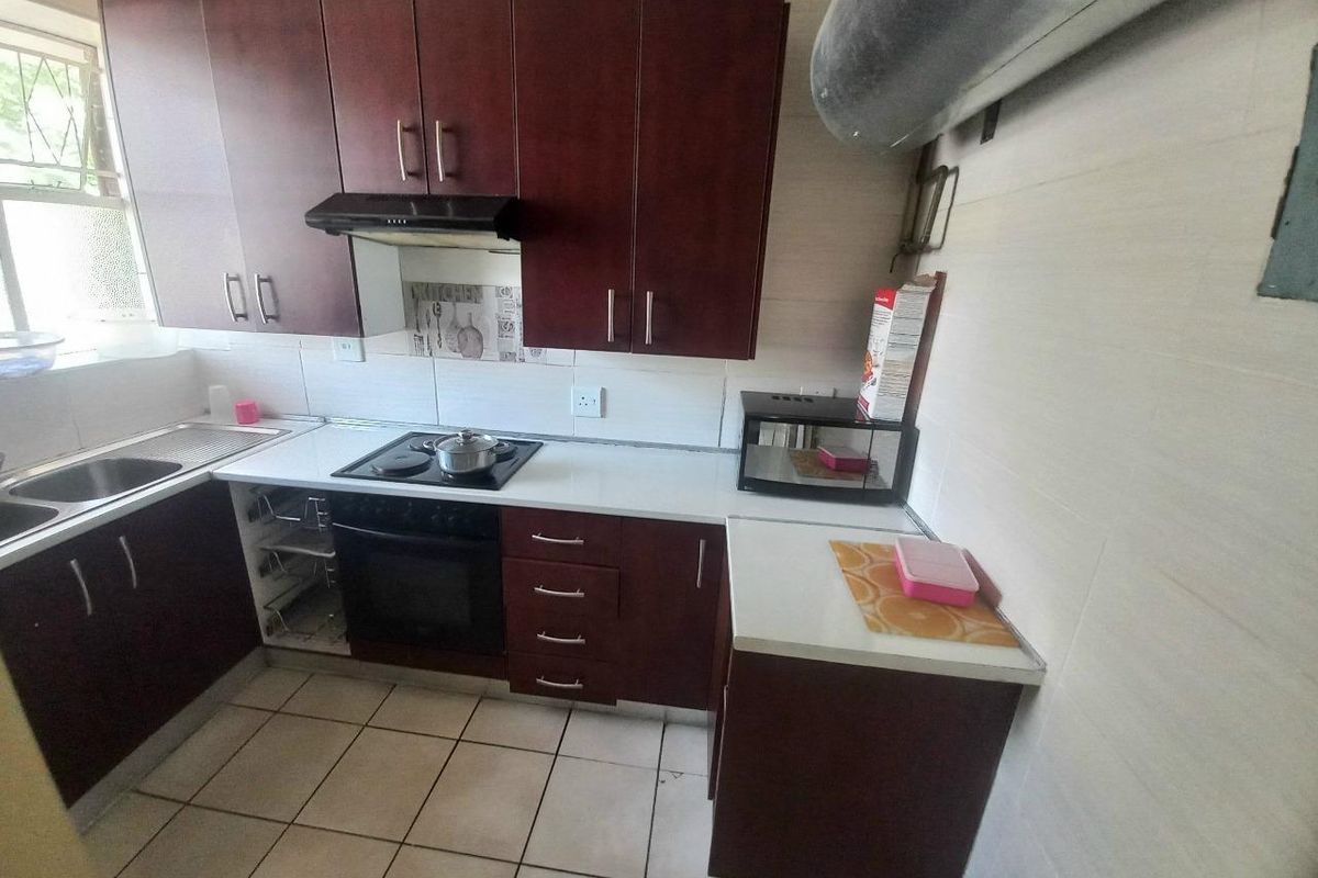 Your Perfect Haven: 2 Bedrooms, Cozy Living Space, Modern Kitchen, and Secure Comfort - Photo 3