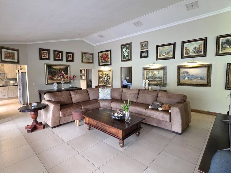 3 Bedroom 4 Bathroom Family Home in Caribbean Beach Club - Photo 3