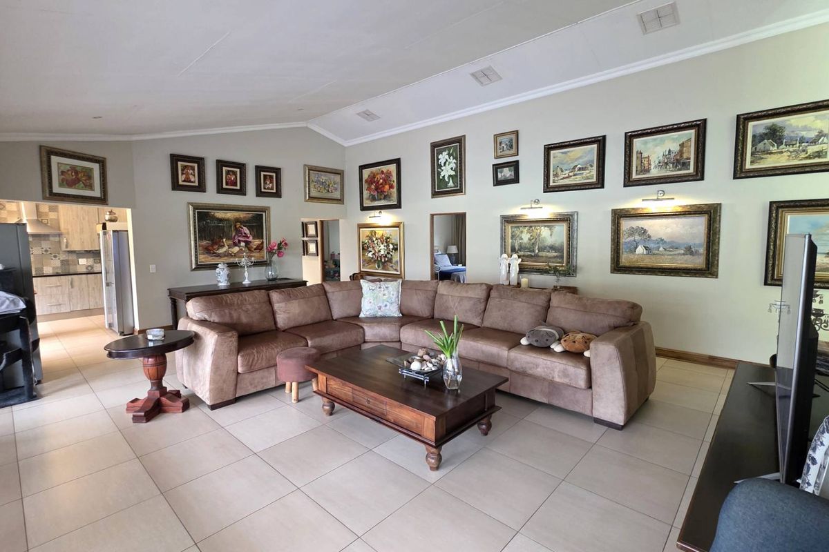 3 Bedroom 4 Bathroom Family Home in Caribbean Beach Club - Photo 3