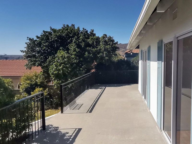 Stylish, newly renovated home for rental in Mondeor - Photo 5