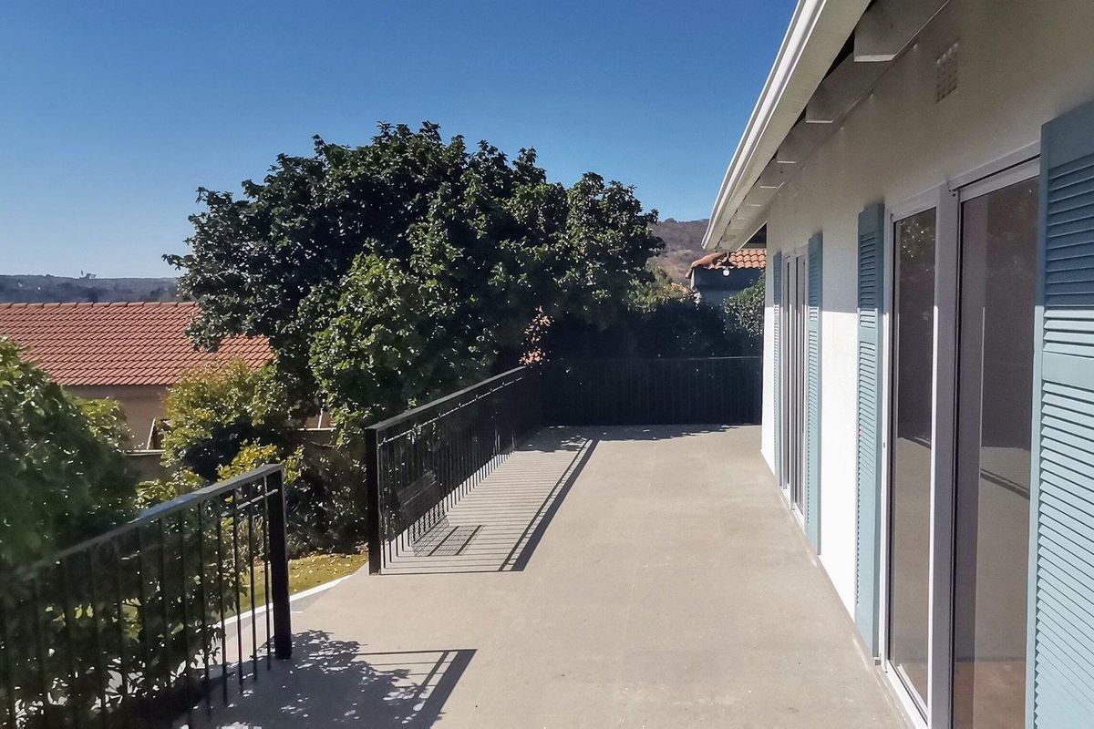 Stylish, newly renovated home for rental in Mondeor - Photo 5