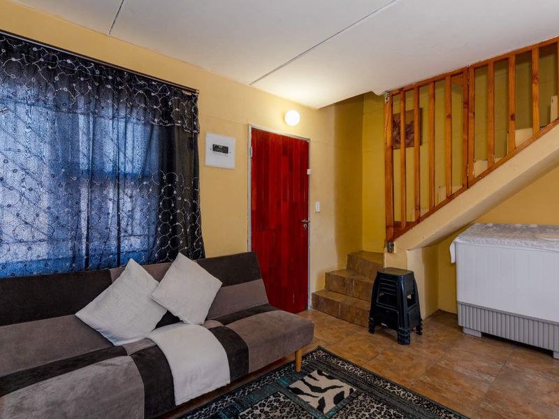 2 Bedroom Property Available in Delft - Photo 3