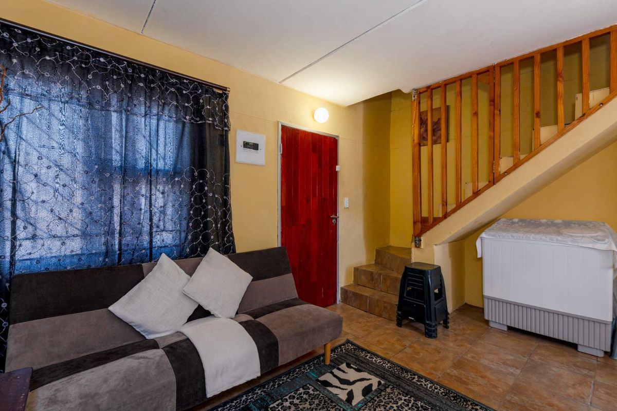 2 Bedroom Property Available in Delft - Photo 3