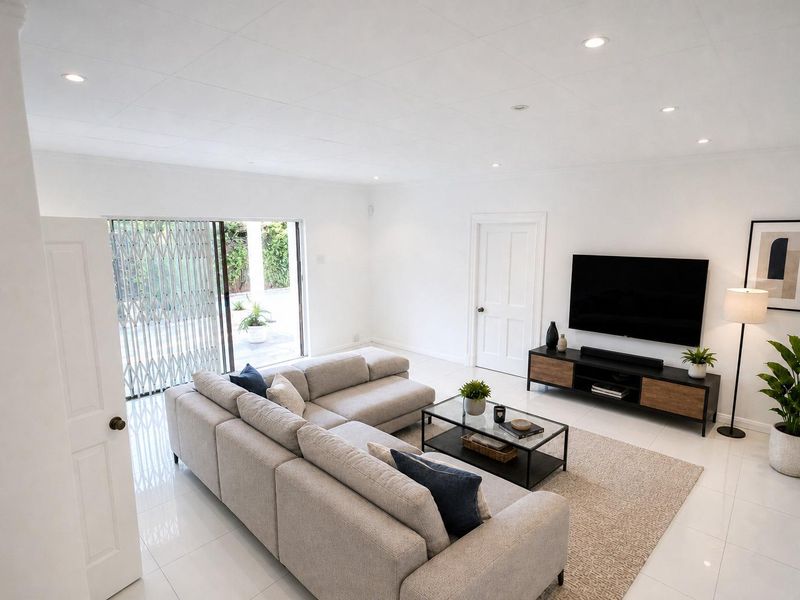 Freshly renovated, unfurnished family home with mountain and city views - Photo 3