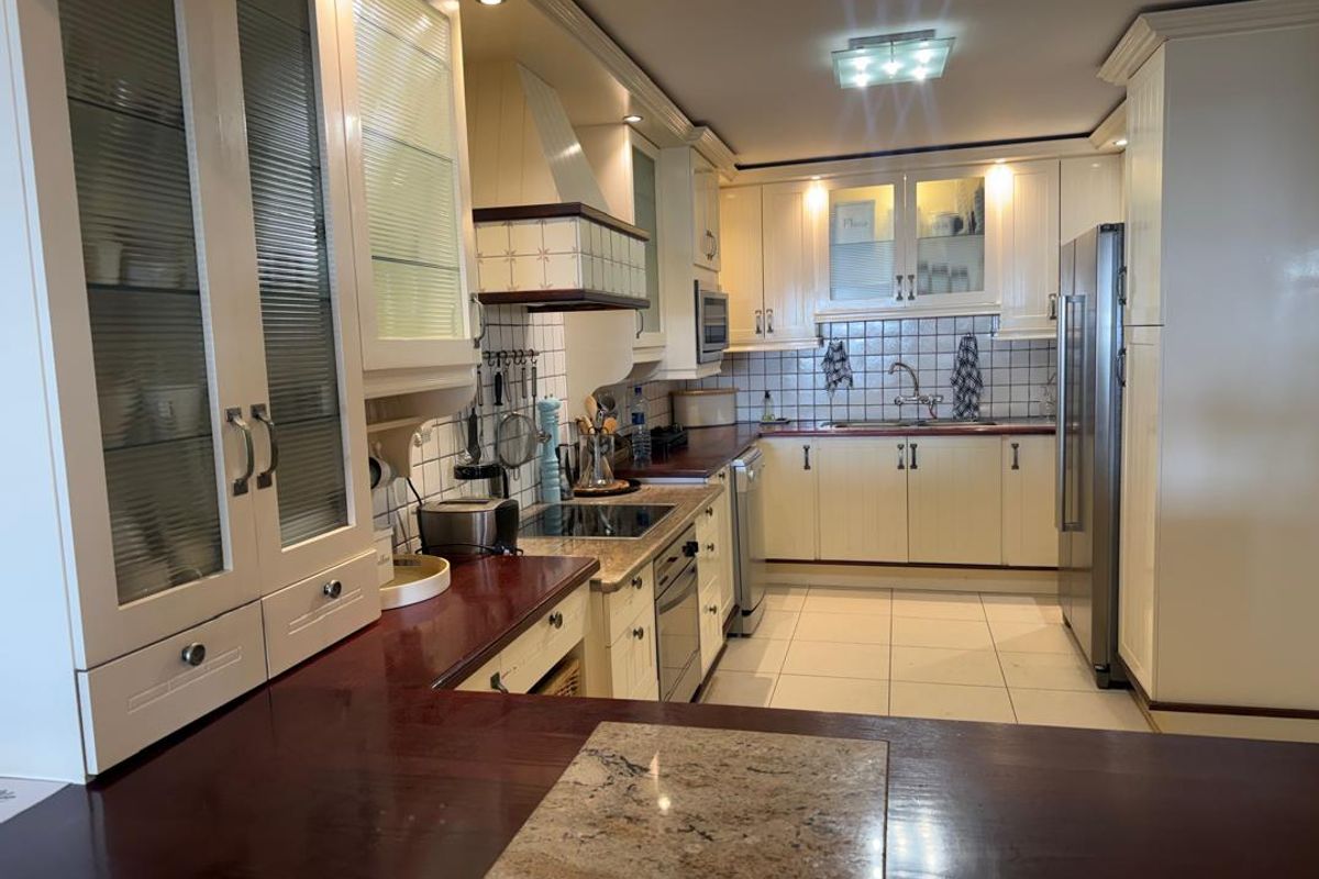 FOR SALE : LUXURIOUS 4-BEDROOM PENTHOUSE - CENTRAL , SWAKOPMUND - Photo 3