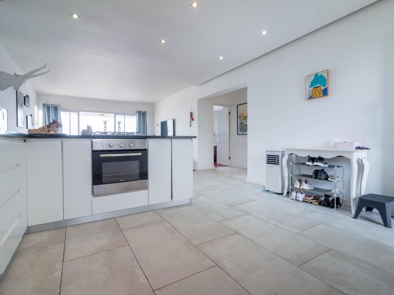 A sea side residence in Sea Point! - Photo 5