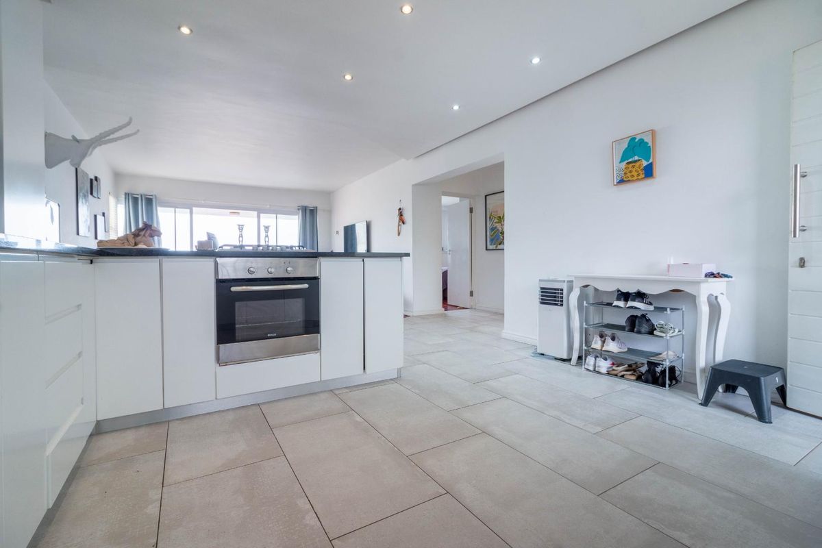 A sea side residence in Sea Point! - Photo 5