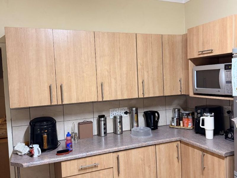 Investment Property with 5 Bachelor Flatlets - Photo 9