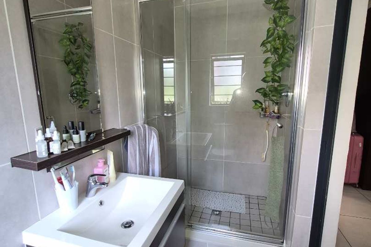 3 BEDS , 2 BATHS FOR SALE IN FOURWAYS - Photo 4