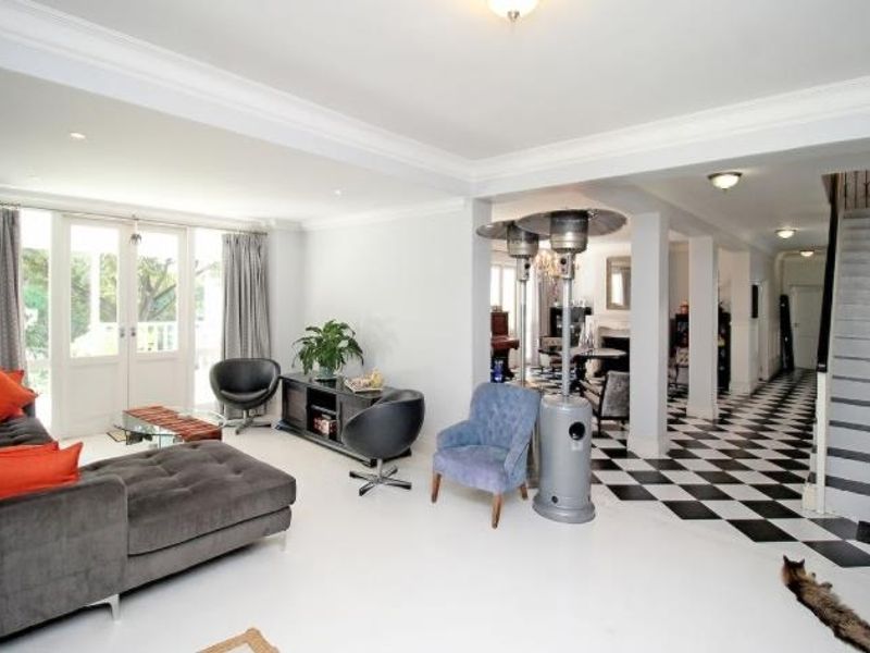 Spacious renovated family home - Photo 10