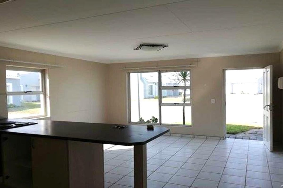 Spacious Corner Unit in a Safe and Secure Neighborhood - Photo 3