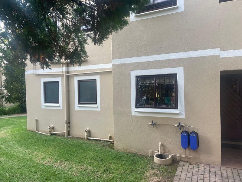 Upgraded 2-Bed, 2-Bath Ground-Floor Unit | Secure Complex | Robindale, Randburg - Photo 3