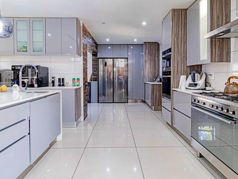 5 Bedroom House for Sale in Verwoerdpark - Photo 7