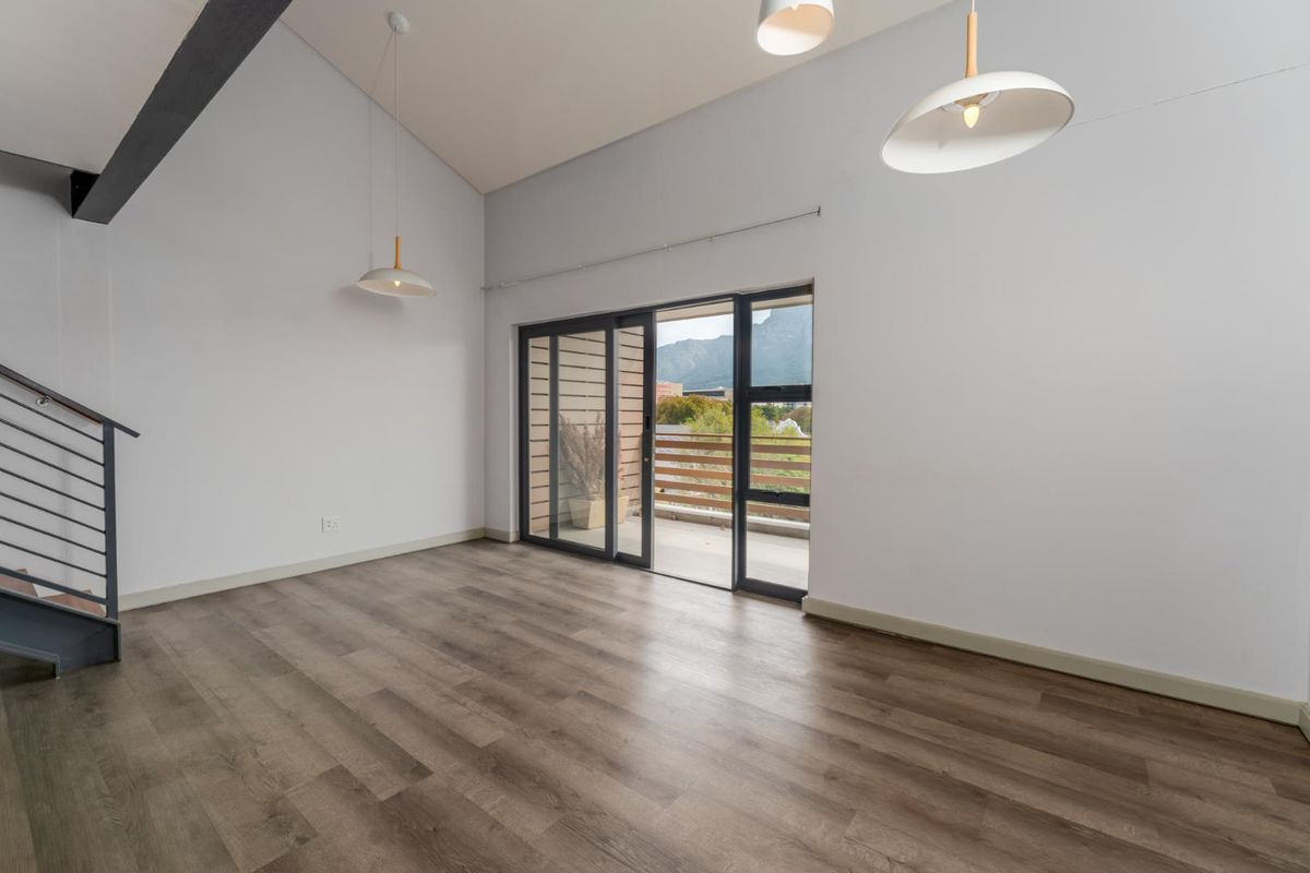 Split-Level Living With Amazing Mountain Views At The Chesterfield - Photo 3