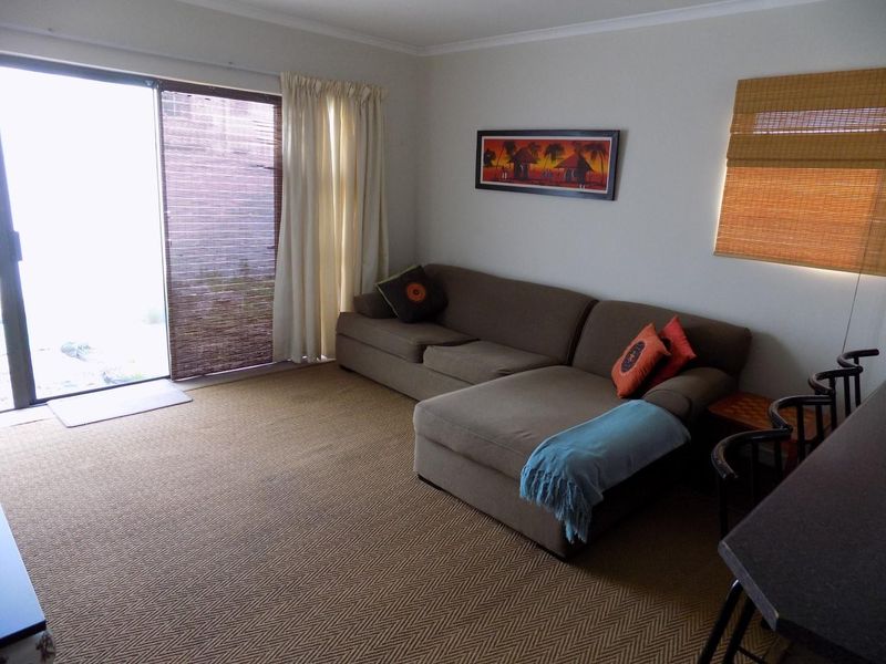 Lovely free-standing 3 bed home in Fishermans Village - Photo 8