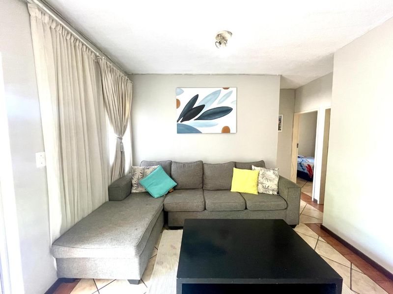 Garden Living Meets Lock-Up-and-Go Convenience - Photo 2