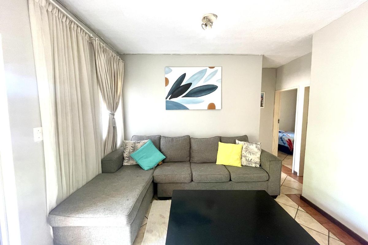 Garden Living Meets Lock-Up-and-Go Convenience - Photo 2