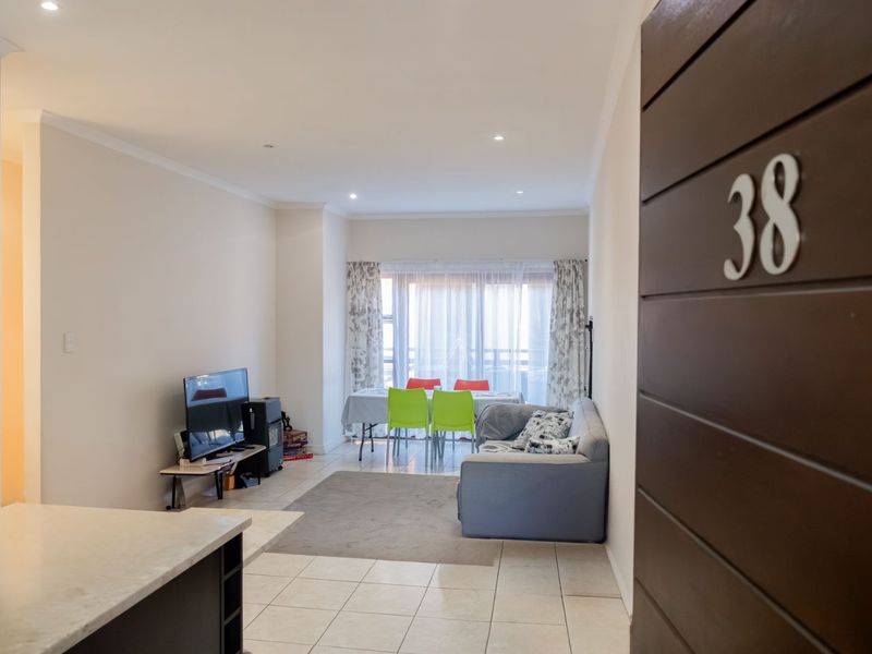 FOR SALE: 2-Bedroom Top Unit in Pretoriuspark - Photo 2