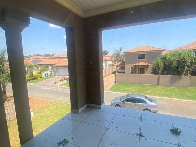 6 bedroom home for sale - Photo 4